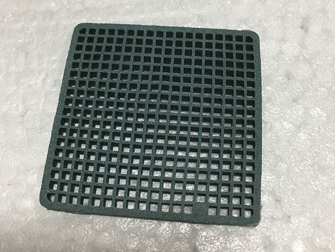 加工實例：5×5cm碳化硅蜂窩陶瓷20秒切完效果